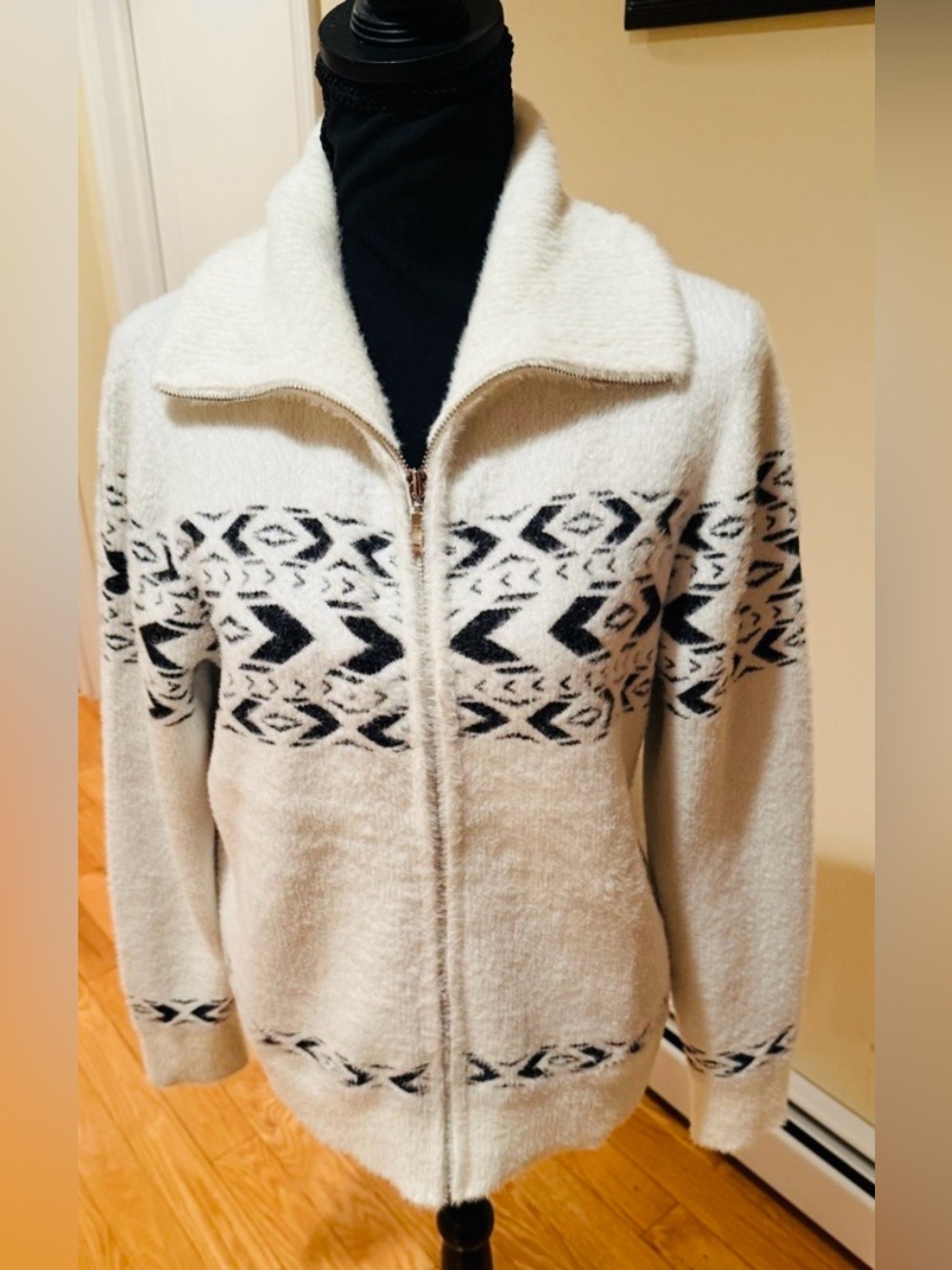 Belldini Cream and Black Teddy Jacket Warm Soft Stylish Ski Resort A Must ❤️